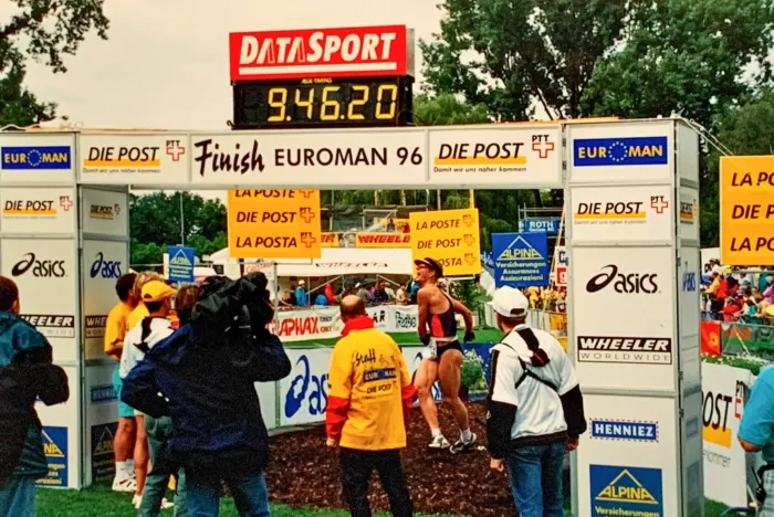 Das Resultat einer verlorenen Bier-Wette: Ironman-Finish am Ironman von Zürich 1996.