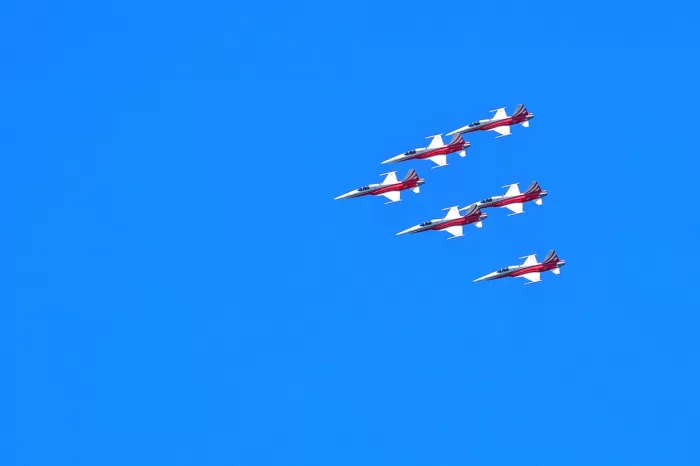  Rot-Weiss auf «BLAU»: Die totale Harmonie der Farben. 